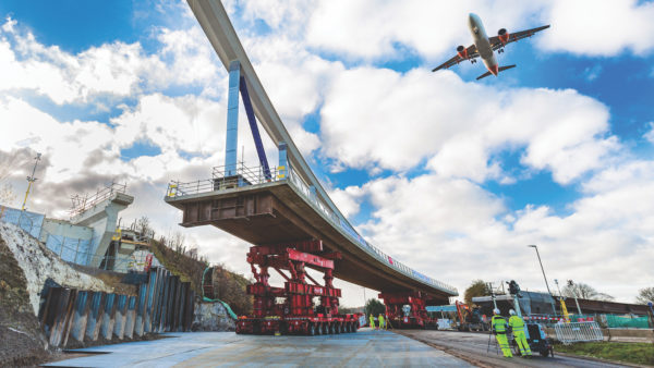 The Gateway Bridge – a 1,000 tonne steel structure with concrete deck – was moved to the site on two self-propelled transporters. Image: Shaun Armstrong