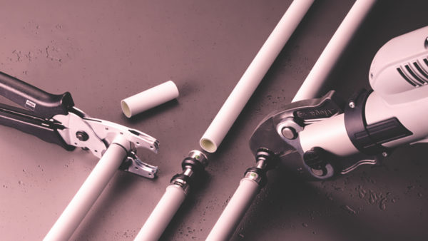 Lengths of multilayer pipe can be cut direct from the coil and easily installed. Viega Smartpress