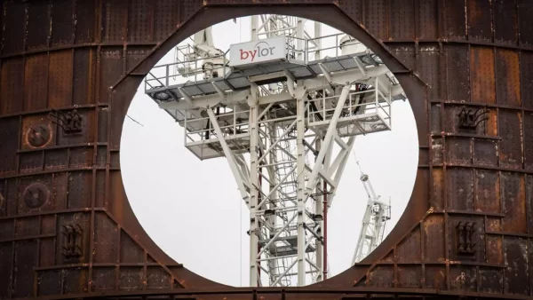 The first Hinkley Point C reactor building, after a huge liner steel ring was recently attached (Image courtesy of EDF)