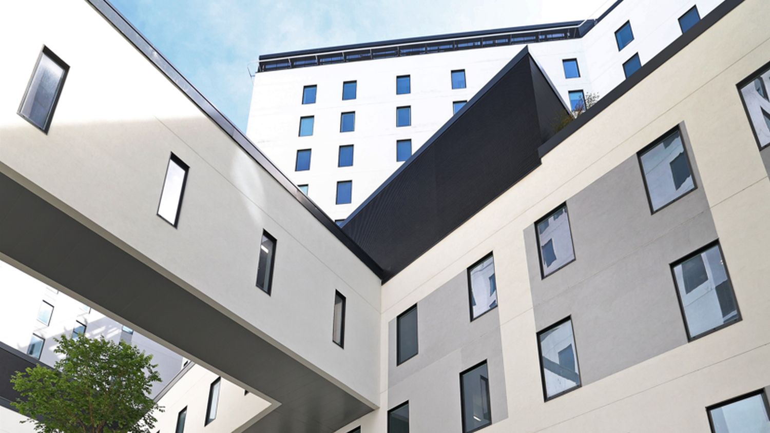 Image of the completed exterior of the Royal Liverpool Hospital