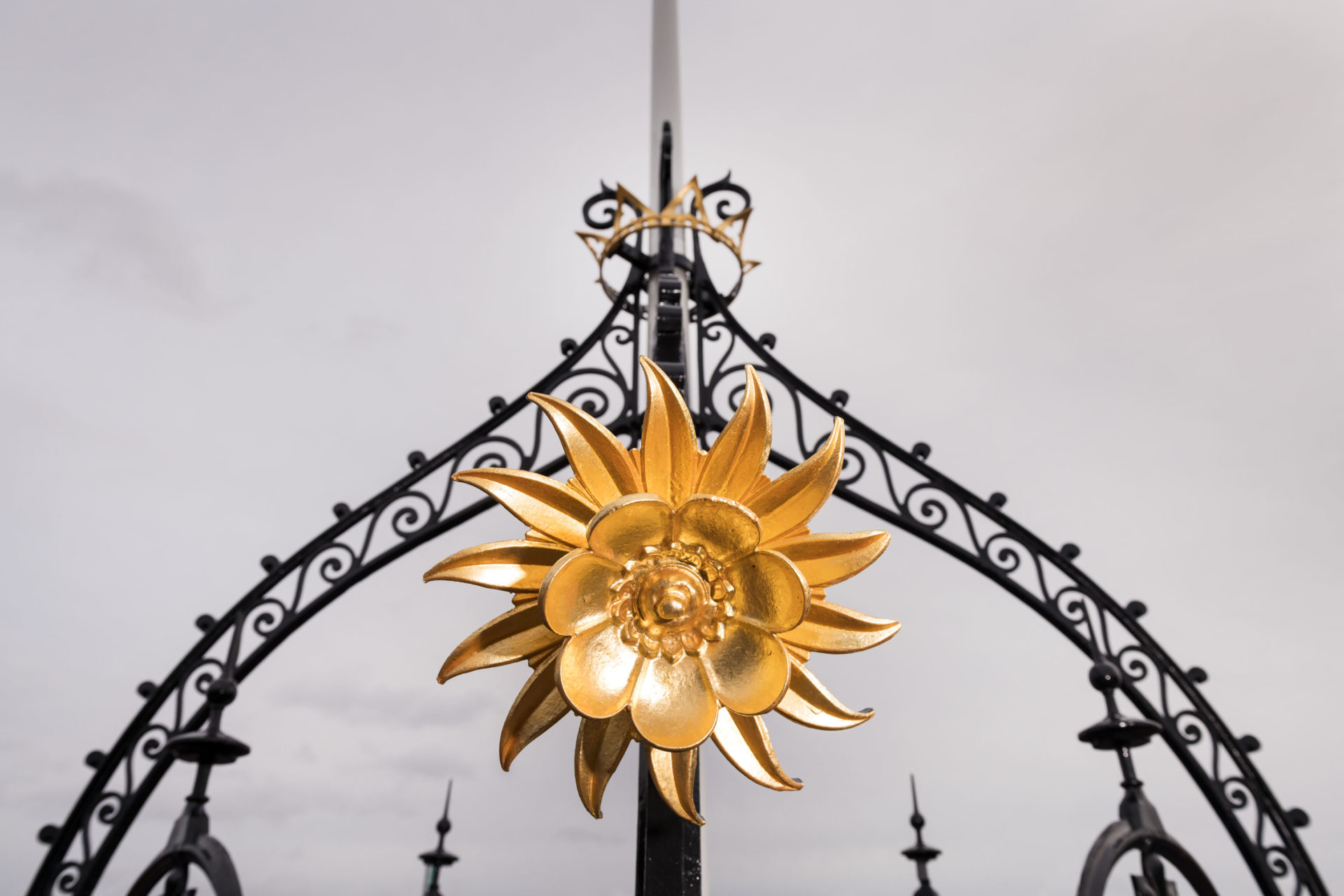 The sunflower on the Shrewsbury Flaxmill Maltings coronet.