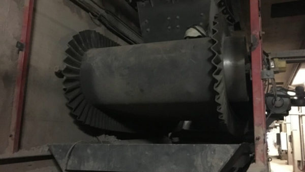 A feed hopper and conveyor.