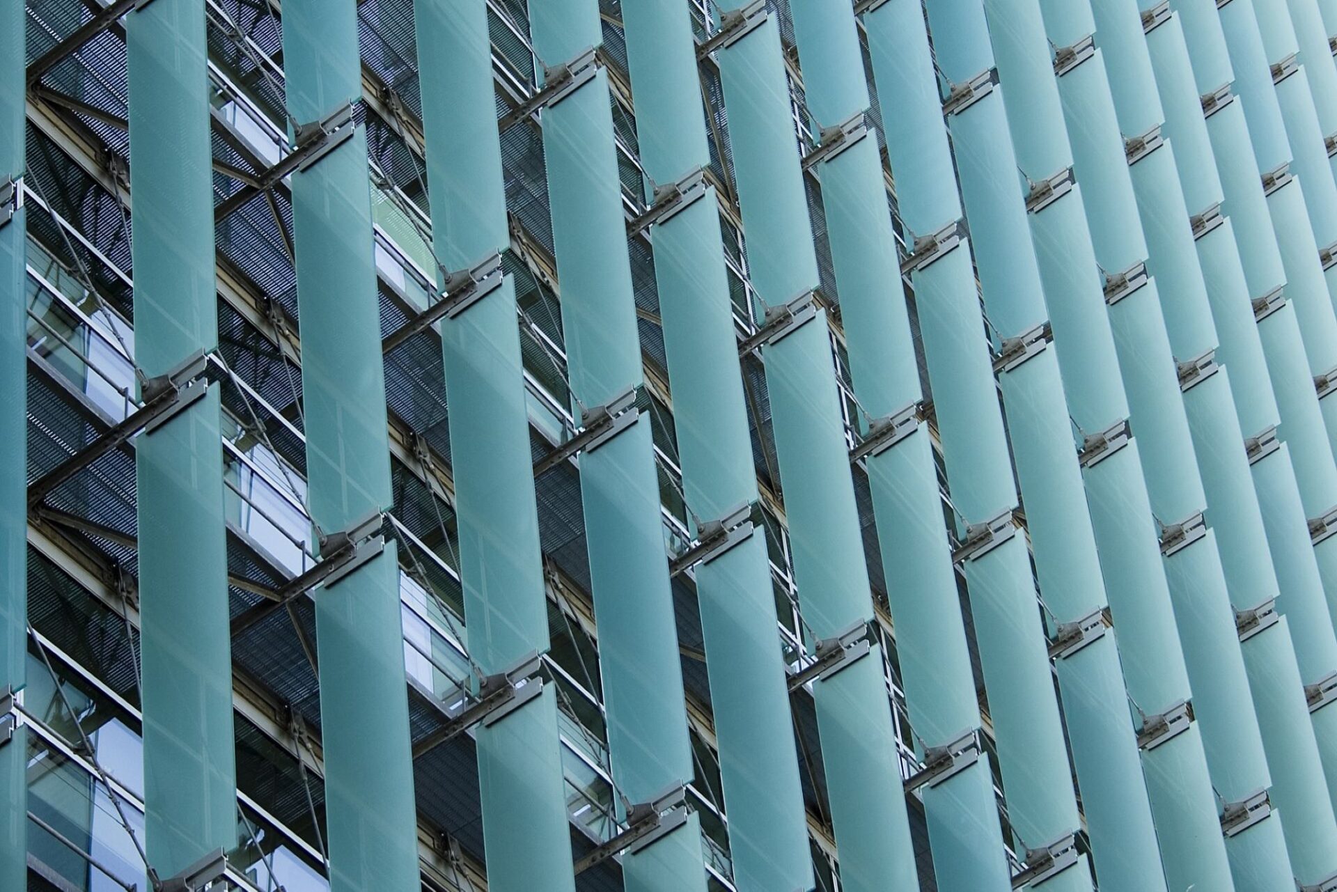 building facades noise - Façades featuring solar shading fins create a whistling risk (image: Dreamstime).