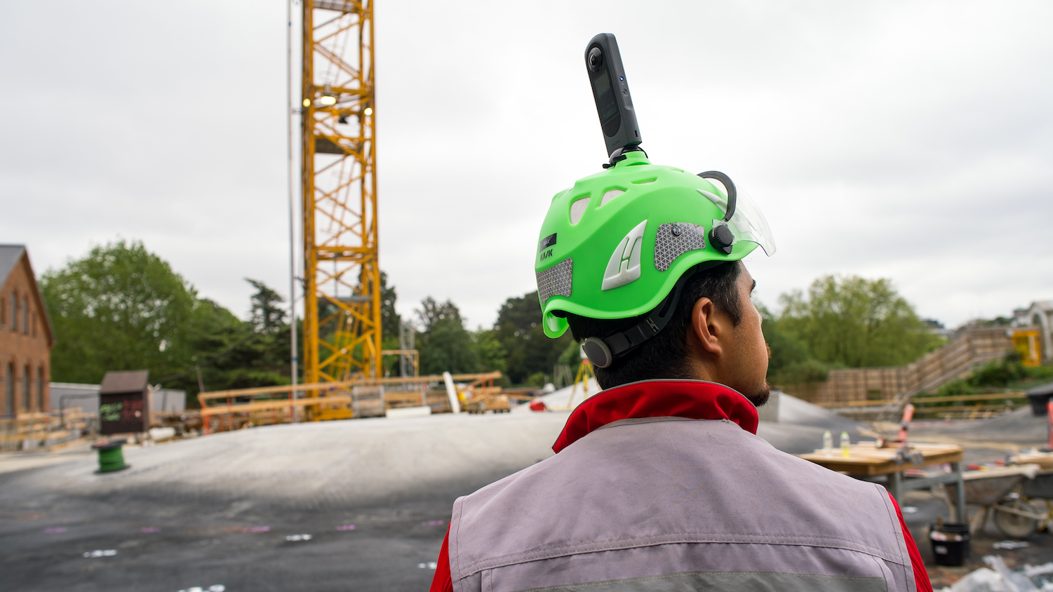 Dalux opens Scottish office - Dalux SiteWalk construction site monitoring technology on a hard hat