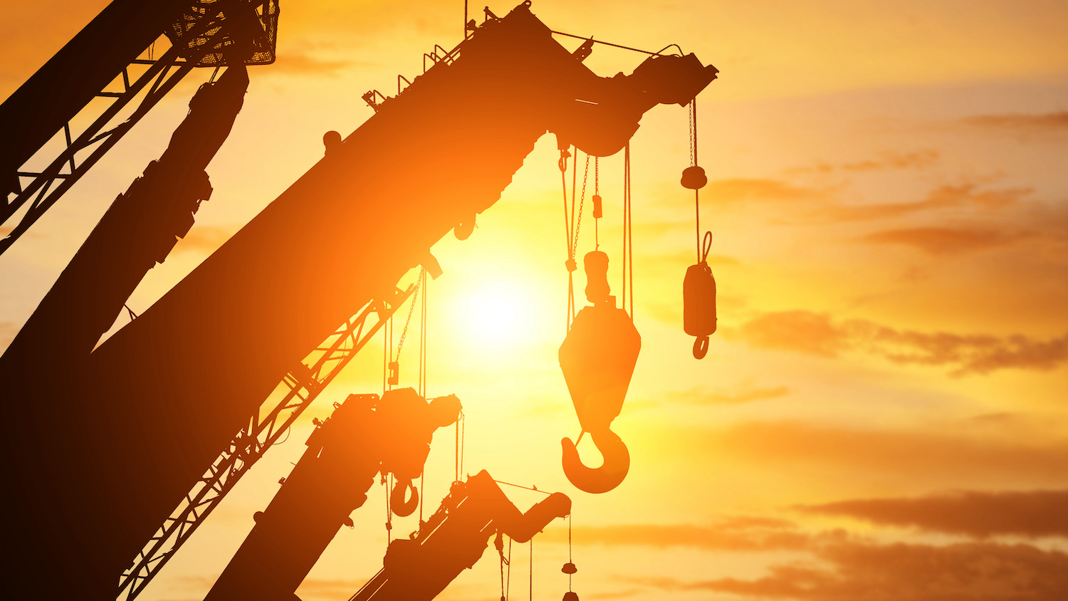 crane silhouette: Sakesan Khamsuwan, dreamstime