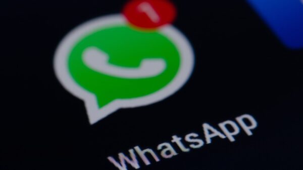 Whatsapp app on the screen of a smartphone with red notification, new message, reeware and cross-platform messaging and Voice over IP VoIP - a High Court has ruled a construction contract made over WhatsApp was valid