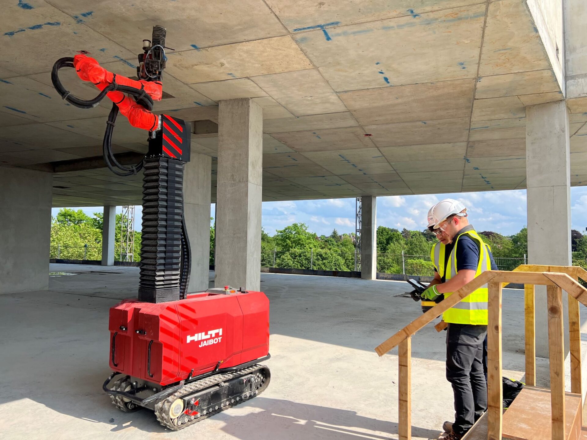 The Hilti Jaibot at the Countess of Chester Hospital project (image: Dalkia / Hilti).