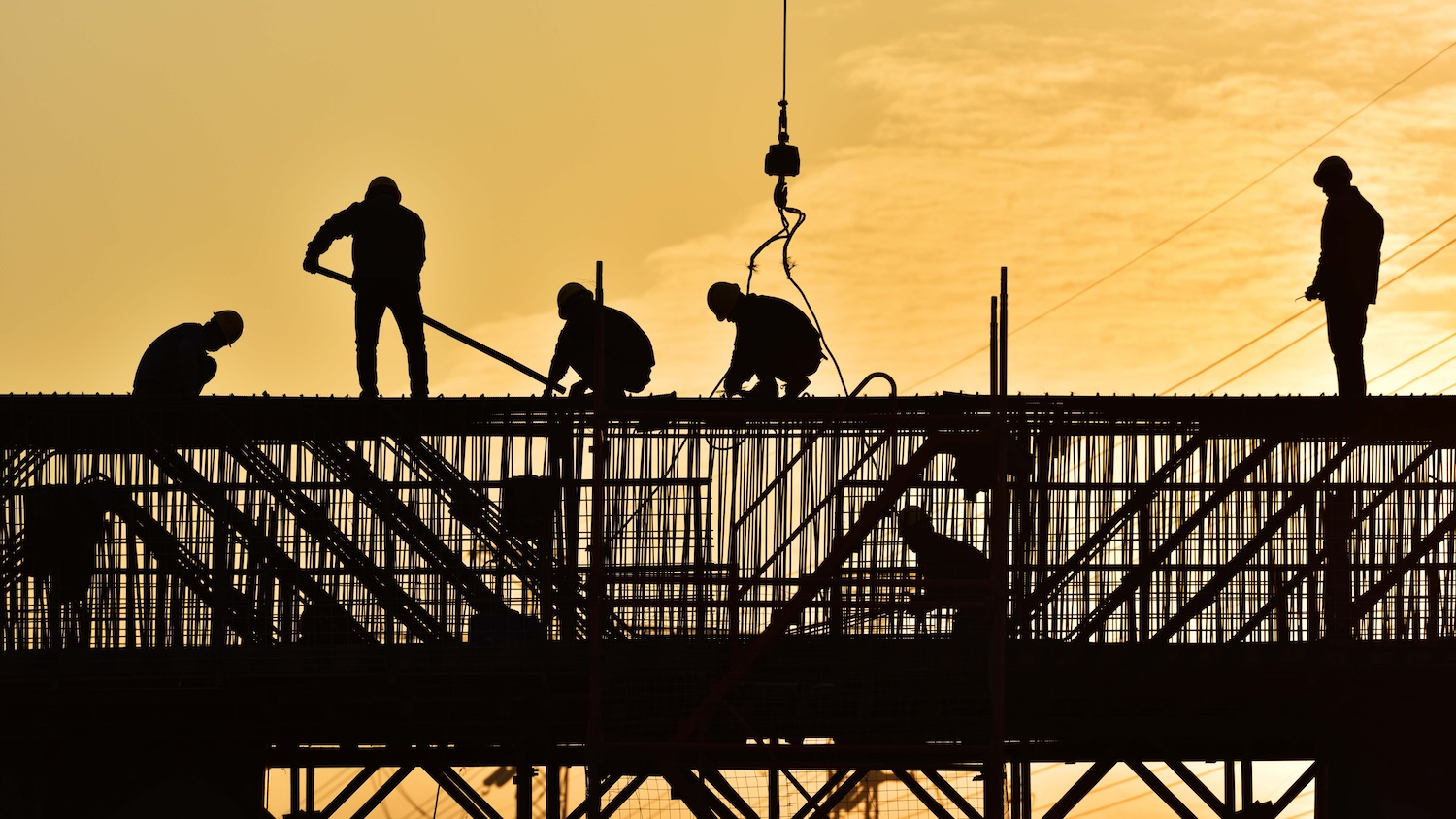 Construction workers in silhouette (Wall Hwang, Dreamstime)