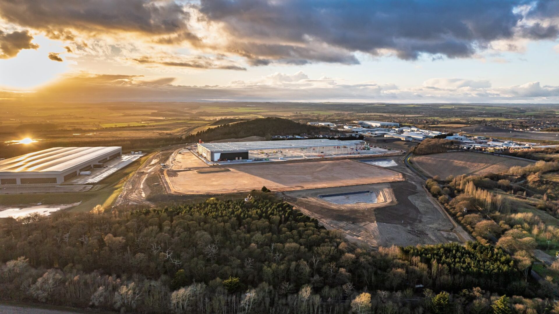 steel construction sheds - Construction of a Panattoni distribution hub in Doncaster (image: Alignment Media).