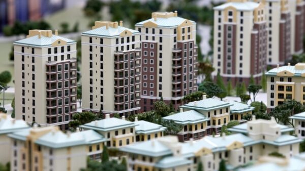 Building miniatures on real estate market showing new blocks and houses in a new city (selective focus on the left buildings) - Angus Dawson Hackitt's recent suggestion of introducing a new 'Gateway 2.5' step in the building control process for new higher-risk buildings.
