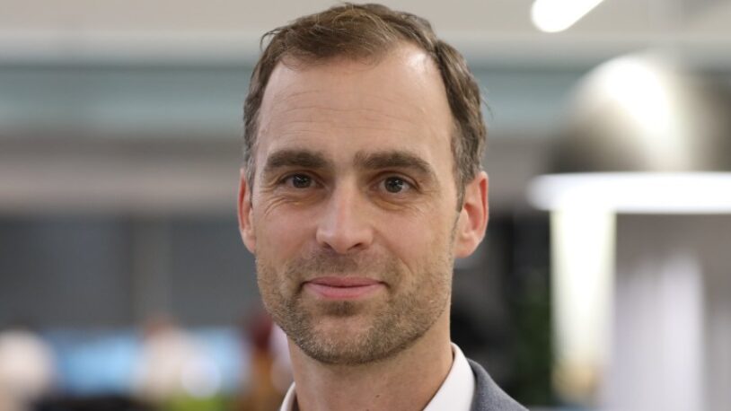 Mugshot of a man looking at the camera - James Davies FCIOB joins Skanska from Laing O'Rourke