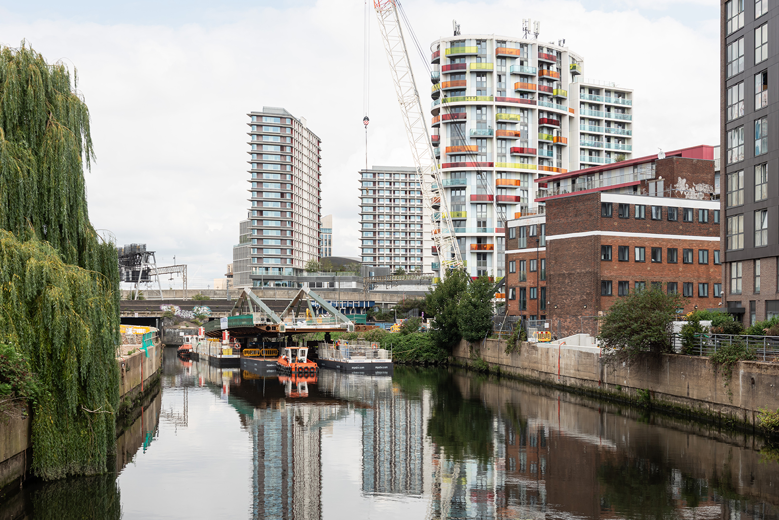 Floating the Triangle Bridge into position. Image: Kilnbridge