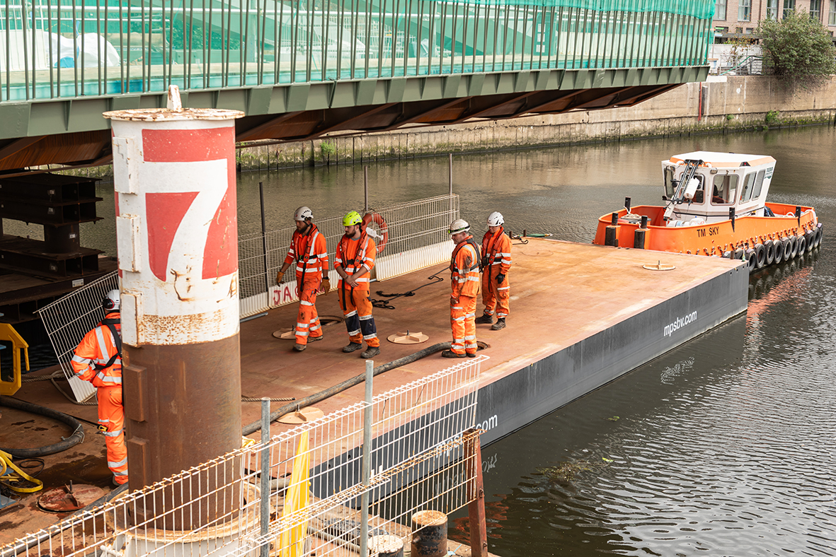 Kilnbridge workers on the pontoon