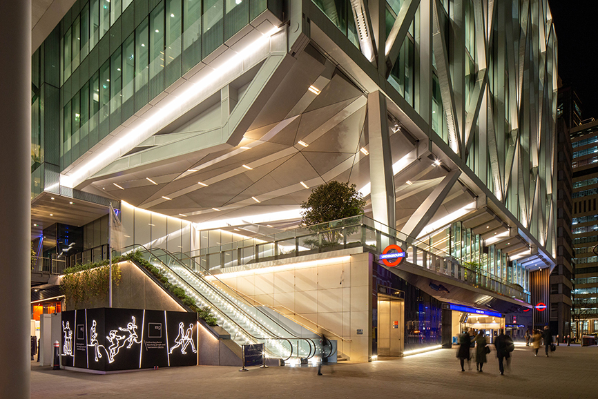 The eastern facade (along Moorgate) cantilevers out over the Elizabeth Line ticket office. Image: Ben Bisek