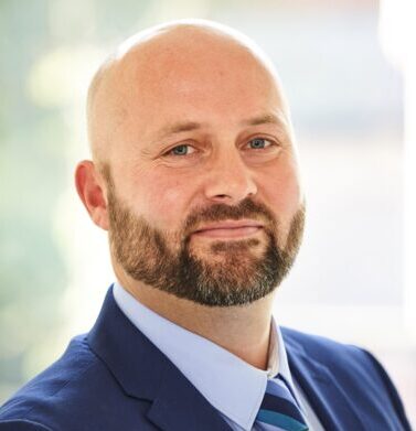 Mugshot of a man looking at the camera - Chris Bristow, business debt help expert at Begbies Traynor