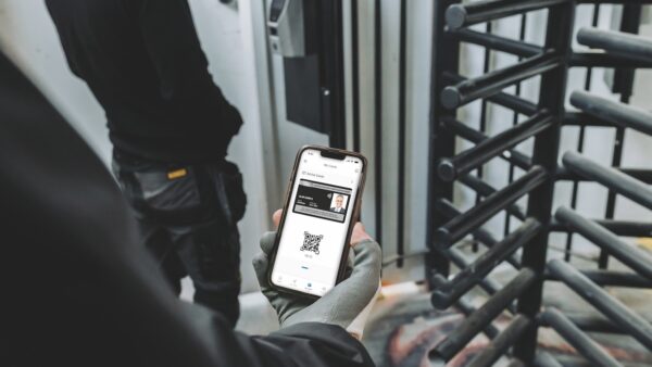 Worker presenting their My CSCS app on their phone to gain access to site. Image: CSCS